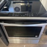 (USED) GE Glass Top Range Slide In WEE510S10FS4