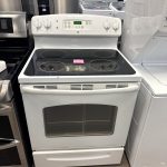 GE glass top electric stove jbs55dm4ww