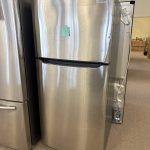 Frigidaire top and bottom refrigerator FFHI1835VS1