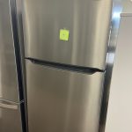 Frigidaire top and bottom fridge LFTR2045VF8