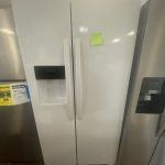 (NEW) Frigidaire side by side fridge frss232aw9