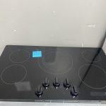 (NEW) GE Glass Cooktop Range JP3036DL3BB