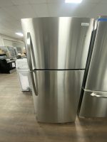 used-frigidaire-top-bottom-refrigerator-ffht2022as1