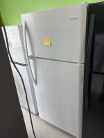 used-frigidaire-too-and-bottom-fftr1814tw5