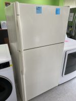 used-top-and-bottom-61194100