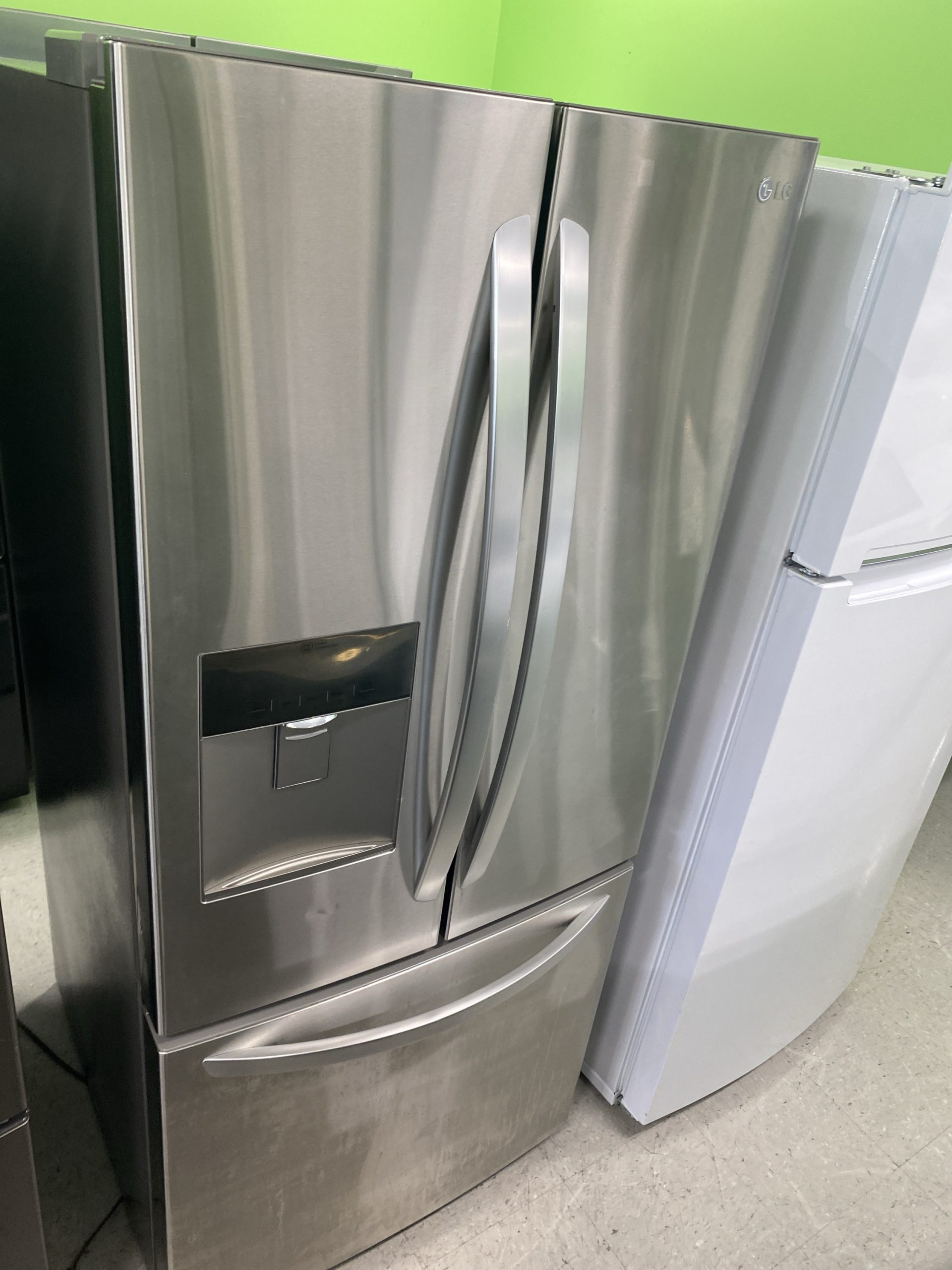 Seller photo of LG frenchsdoor refrigerator LFDS22520S /01